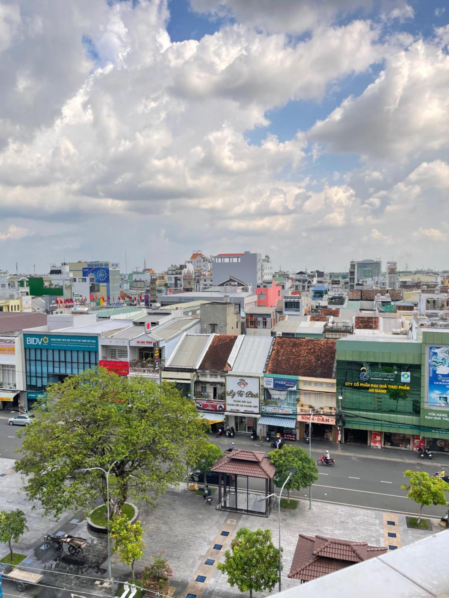 Dong Xuyen Hotel Лонгсюен Экстерьер фото